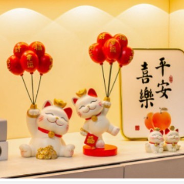 玄関のプレゼント柿の家の猫は家に入ることを手配します。|undefined