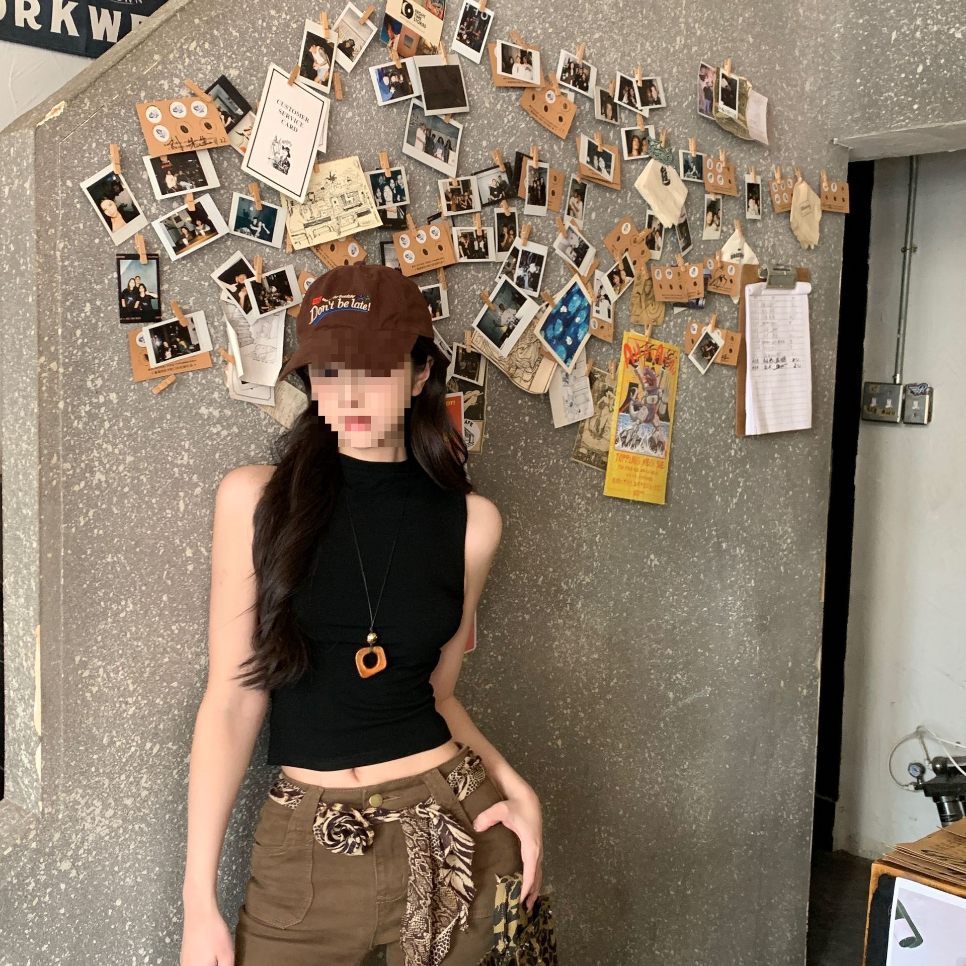 달콤하고 시원한 블랙 조끼 하프 터틀넥 민소매 짧은 탑 여성 여름 시크 조끼 핫 소녀 타이트 이너 티셔츠