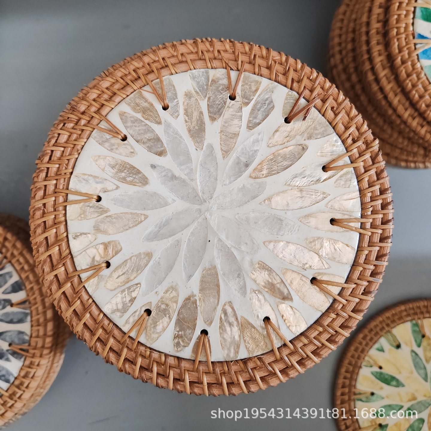 Alfombrilla aislante de concha, posavasos para hoteles y hostales, alfombrilla de desayuno con borde de ratán, alfombrilla antisalpicaduras para mesa de café, aislamiento térmico y protección contra quemaduras.