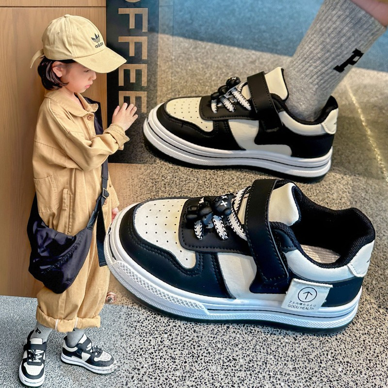 2023 Scarpe da cricket per bambini di inizio autunno Scarpe singole traspiranti basse bianche e nere per ragazzi e ragazze antiscivolo_voghion.com