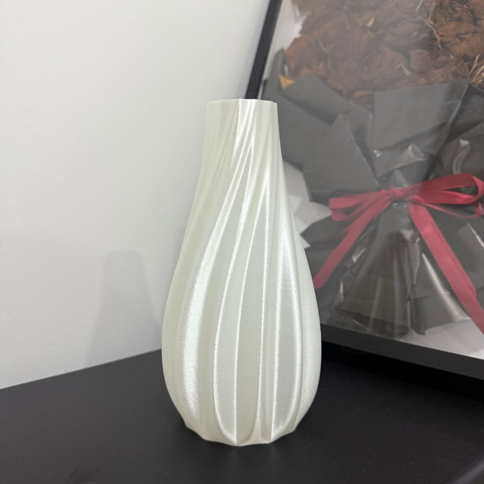 Nuevo arte abstracto jarrón retorcido retrógrado decoración floral ornamentos nórdicos simple inswind impresión 3D lujosa ligera