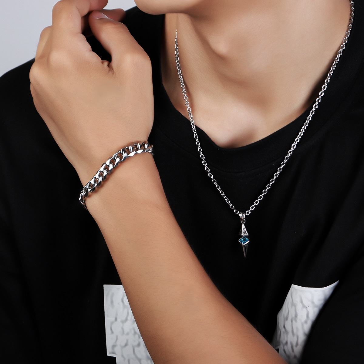 Estilo Simple Estilo Clásico Geométrico Aleación Acero Titanio Enchapado Hombres Pulsera Collar Collares Con Colgante Para Hombre display picture 9