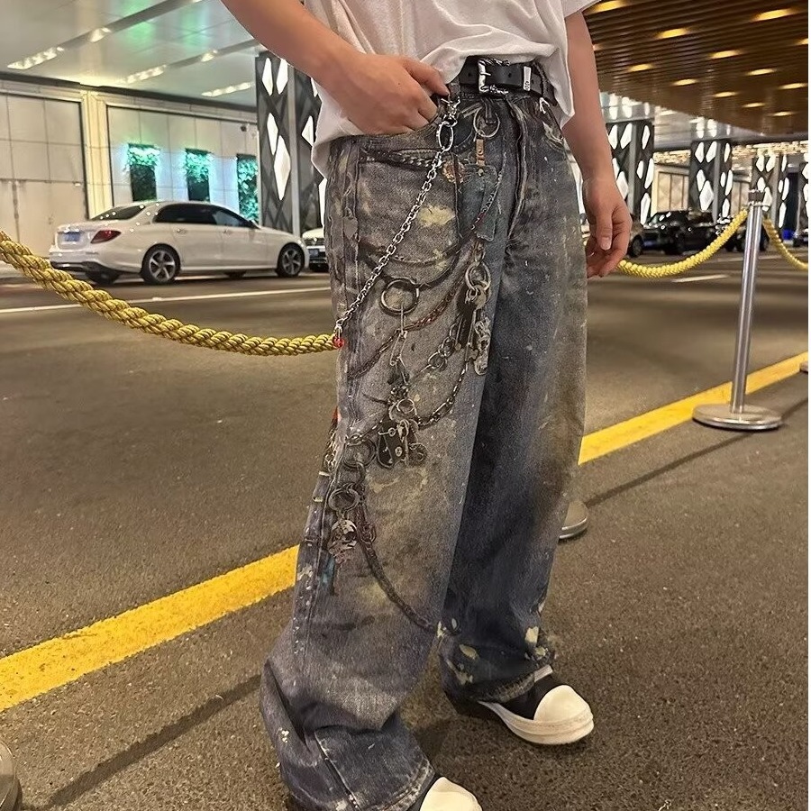 Σχεδιασμός ανδρικών ενδυμάτων, τρισδιάστατα εκτυπωμένα τζιν με αλυσίδα, ανδρικό φθινοπωρινό street style, άβατο στυλ, πιτσιλισμένο μελάνι σε φαρδιά μπατζάκια_voghion.com