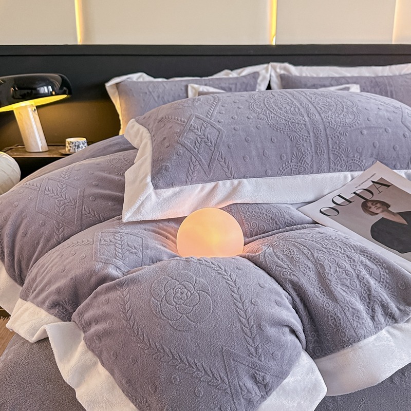 1688厳選連名A類冬5D彫刻牛乳パイル4点セット両面パイルシーツカバーが厚く保温されている