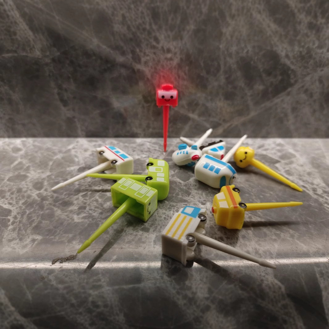 Nuevo estilo japonés fruta palo de dibujos animados coche fruta tenedor once paquete color fijo