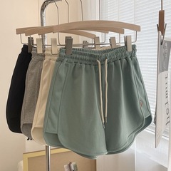 純綿の家庭用カジュアルパンツは、シンプルな大きいサイズのゆったりしたショートパンツを着ることができます。