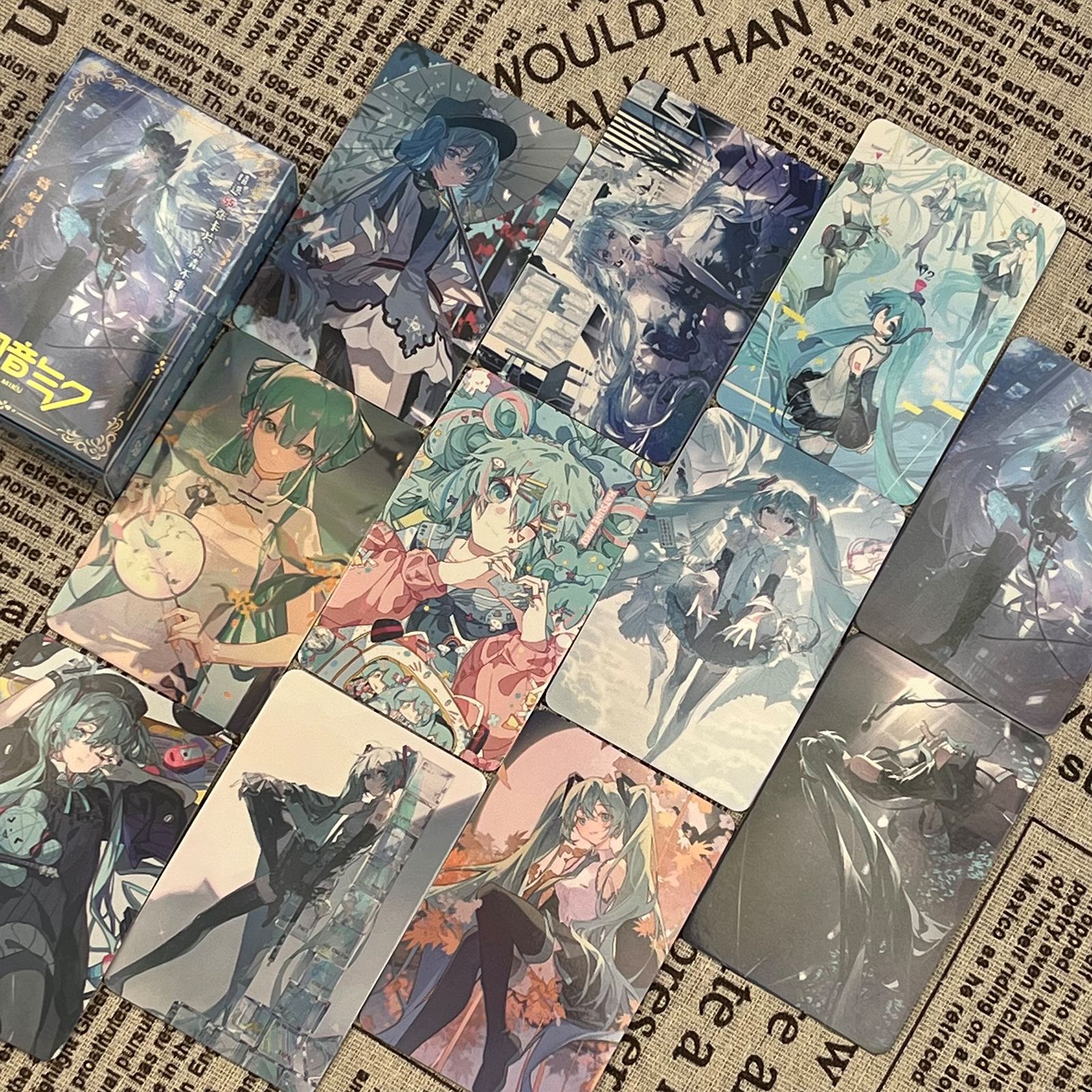 Hatsune Miku Laser Mini Card, 2D Anime-Style Cute Cartoon HD Self-Printed Collectible Card Boxed with Lomo Card Features