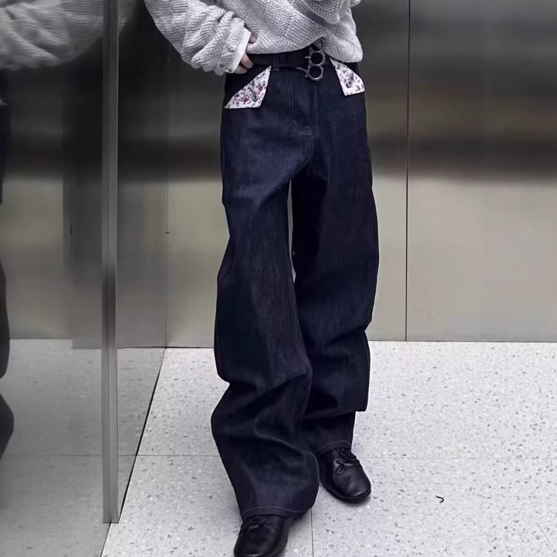 Herrenbekleidung: Retro-Jeans mit Blumenmuster, A-Linie, gerades Bein, lockerer Schnitt, lässiger Stil, Raw Denim, bodenlange Hose_voghion.com