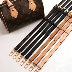 Lv speedy20 25 30肩ひもに合わせて、古い花のバッグを改造して、斜めに黒いバッグをかけることができます。