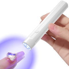 マニキュアの一字ランプを持っています。小型携帯で電気を入れます。