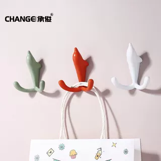 鞋柜衣柜挂钩现代简约玄关锌合金彩色挂衣钩黑色海豚创意衣钩