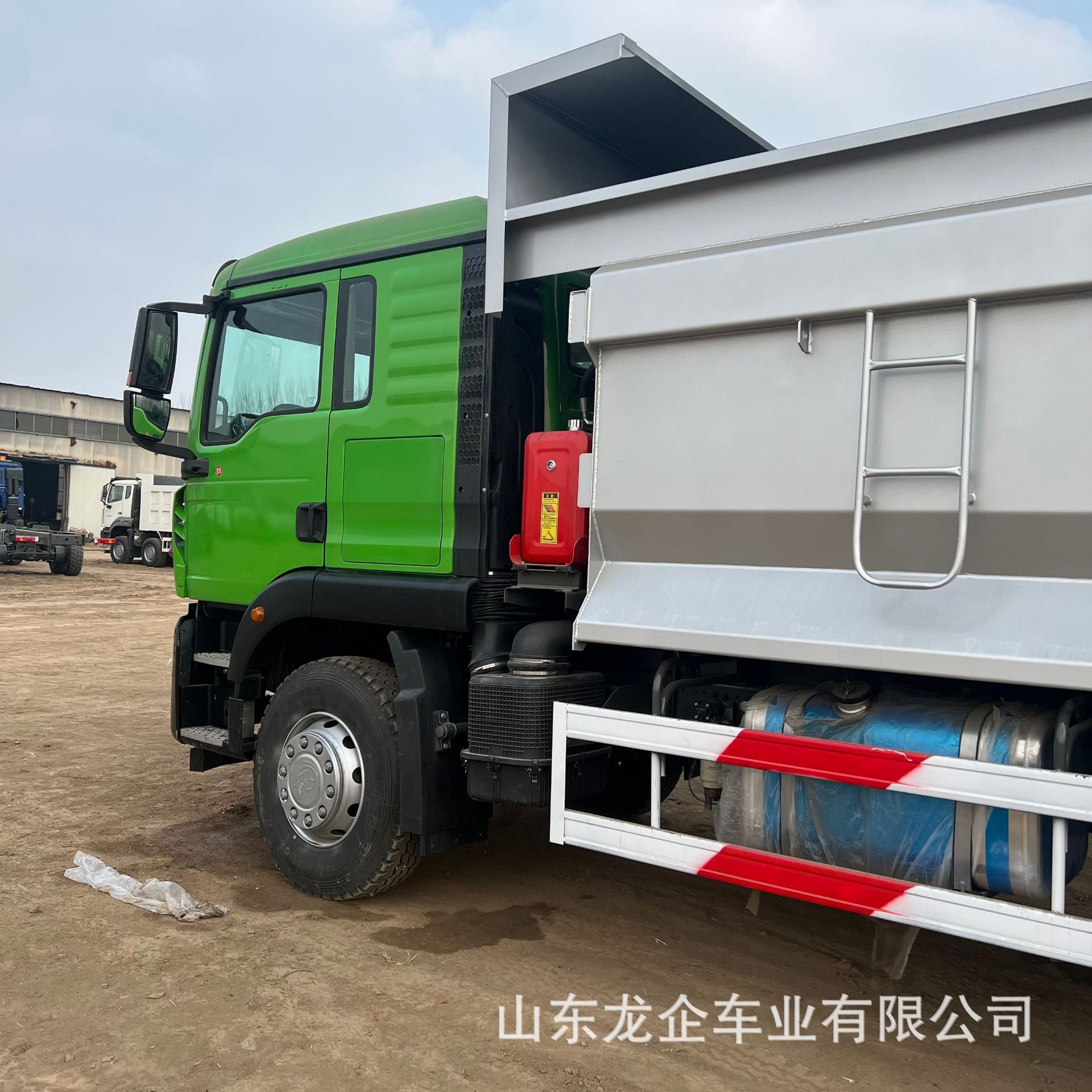 Factory Cross-Border Heavy-Duty Dump Truck Howo Tx380 Horsepower 10-Wheel Dump Truck for Engineering and Mining Transport