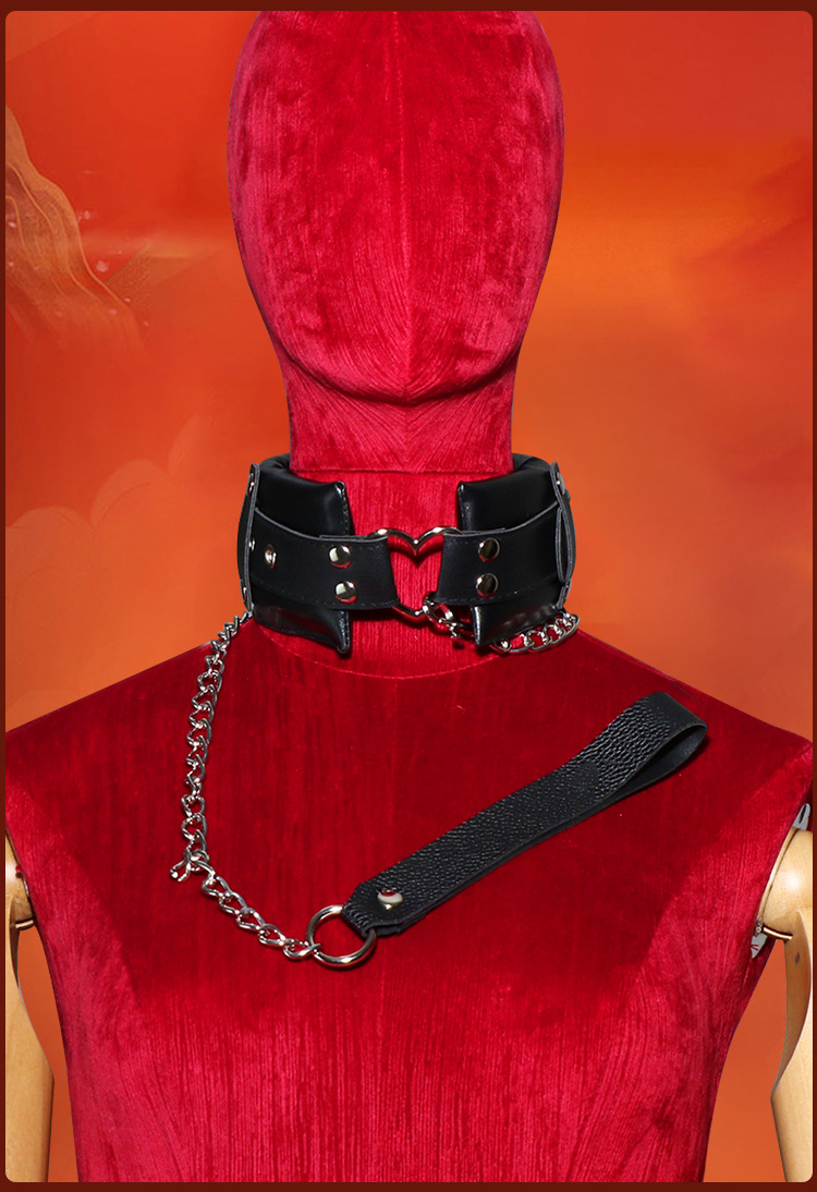 Soft-Faced Bondage Collar and Bed Restraint Set with Metal Clips, Red — detail image 28