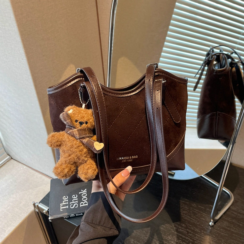 Túi tote nữ cỡ lớn dáng shopping, đeo vai và kẹp nách, chất liệu PU mềm, phong cách hiện đại — Màu cà phê Không có mặt dây chuyền, Màu nâu không có mặt dây chuyền, Rượu đỏ không có mặt dây chuyền, Đen không có mặt dây chuyền chi tiết 12