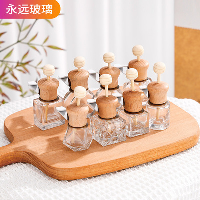 抖音同款汽車空調出風口香水瓶車載香薰瓶夾子汽車裝飾品擺件批發