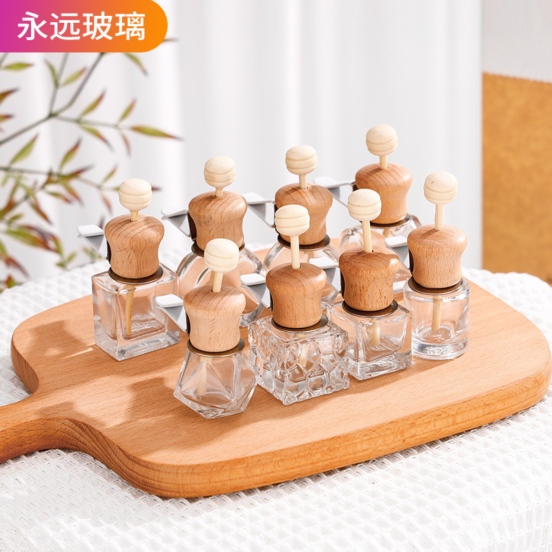 抖音同款汽車空調出風口香水瓶車載香薰瓶夾子汽車裝飾品擺件批發