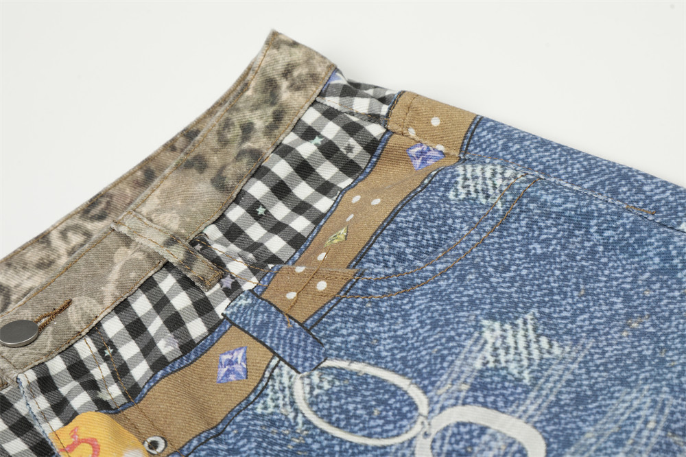 Distressed Denim Shorts For Men With Star Print And Raw Hem_voghion.com