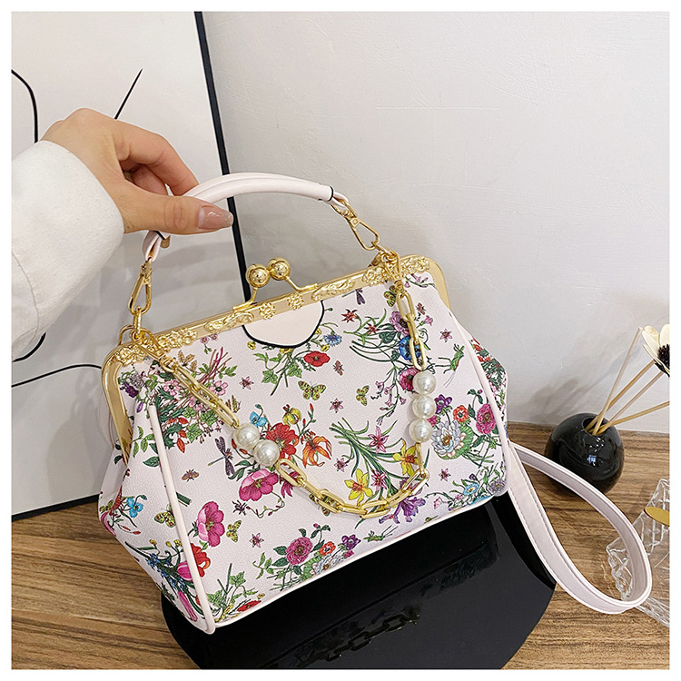 Women's Medium Pu Leather Flower Vintage Style Clasp Frame Crossbody Bag display picture 2