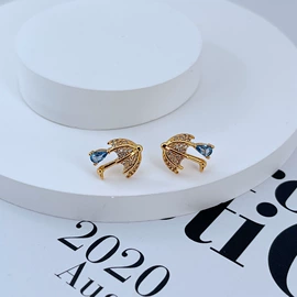 耳钉;项链;耳坠