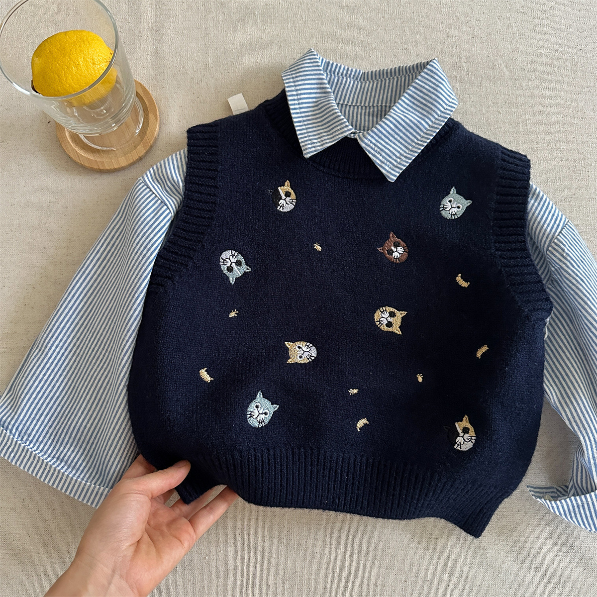 Demi-season cartoon keep warm sweater for boys