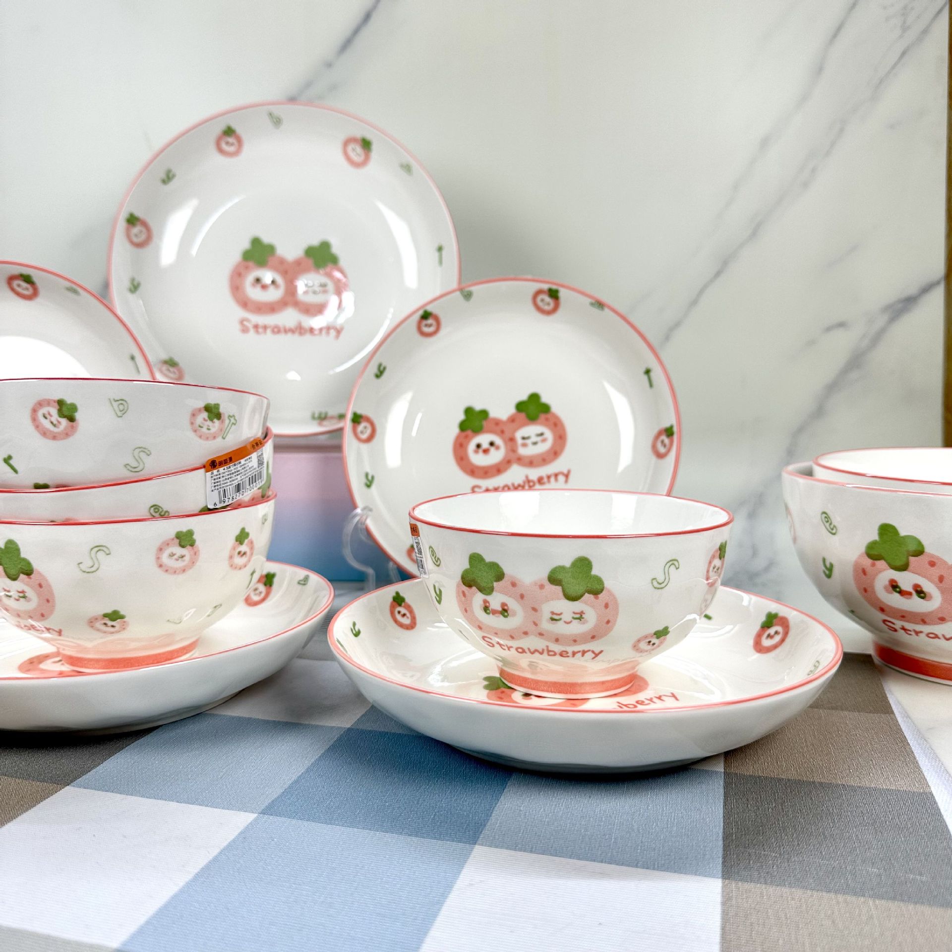 Cuenco de piedra de lluvia de cerámica Shanxi al por mayor Plato de piedra de lluvia Plato de cerámica Hogar lindo fresa Tienda de dos yuanes Puesto multifacético