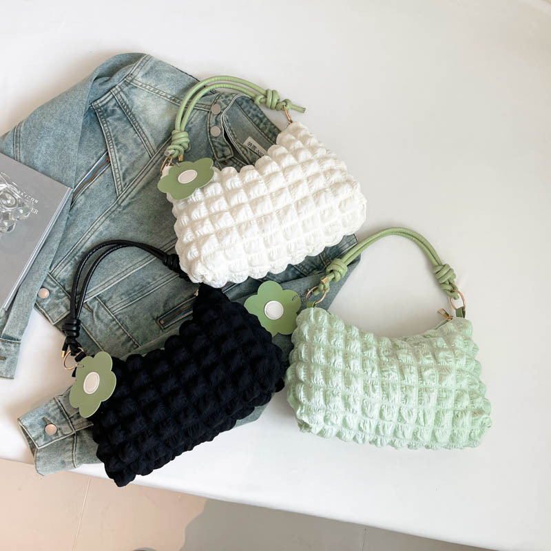 Bolso casual coreano de moda de gran capacidad plisada 2025 primavera nuevo estilo estilo estilo occidental bolso de axila de un solo hombro bolso de nube bolso femenino