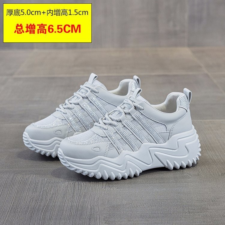 Pequeños zapatos para mujeres verano 2026 nuevos zapatos blancos de malla transpirables zapatos deportivos casuales para mujeres