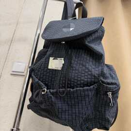 大容量双肩包女休闲轻便旅游背包Large Capacity Backpack现货
