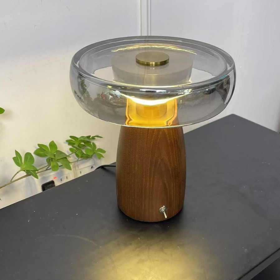 Lámpara de mesa de alta gama de estilo antiguo 2025 nuevo estilo francés retro luz de lujo habitación luz luz ambiente lámpara de noche de dormitorio