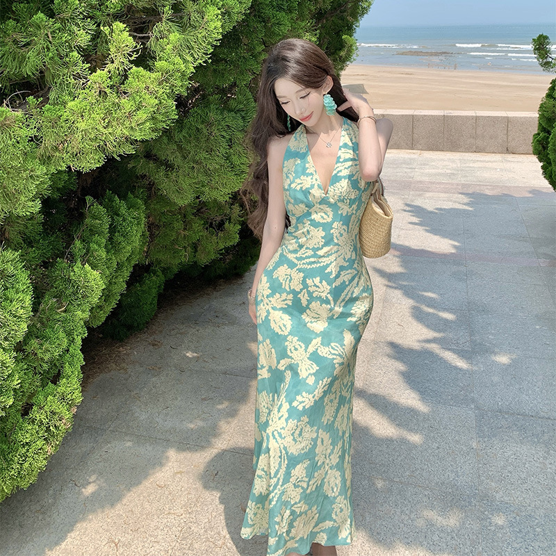杨凯雯同款孔雀蓝V领碎花挂脖吊带连衣裙女夏南法度假风露背长裙|undefined