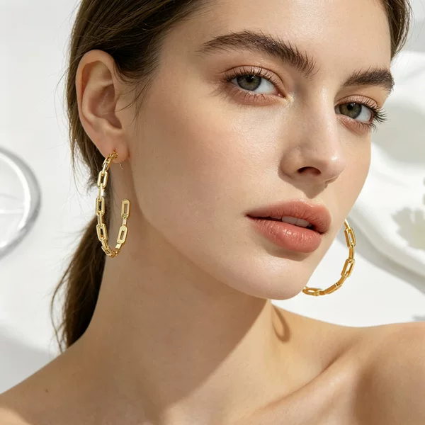 Korean and Japanese style unique exaggerated metal chain earrings for women, fashionable niche hip-hop C-shaped earrings, ins-style ear accessories wholesale