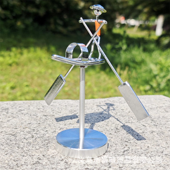 High-leg single-leg small Iron Man balance ornaments tumbler Hercules weightlifting dynamic balance instrument desktop iron decoration