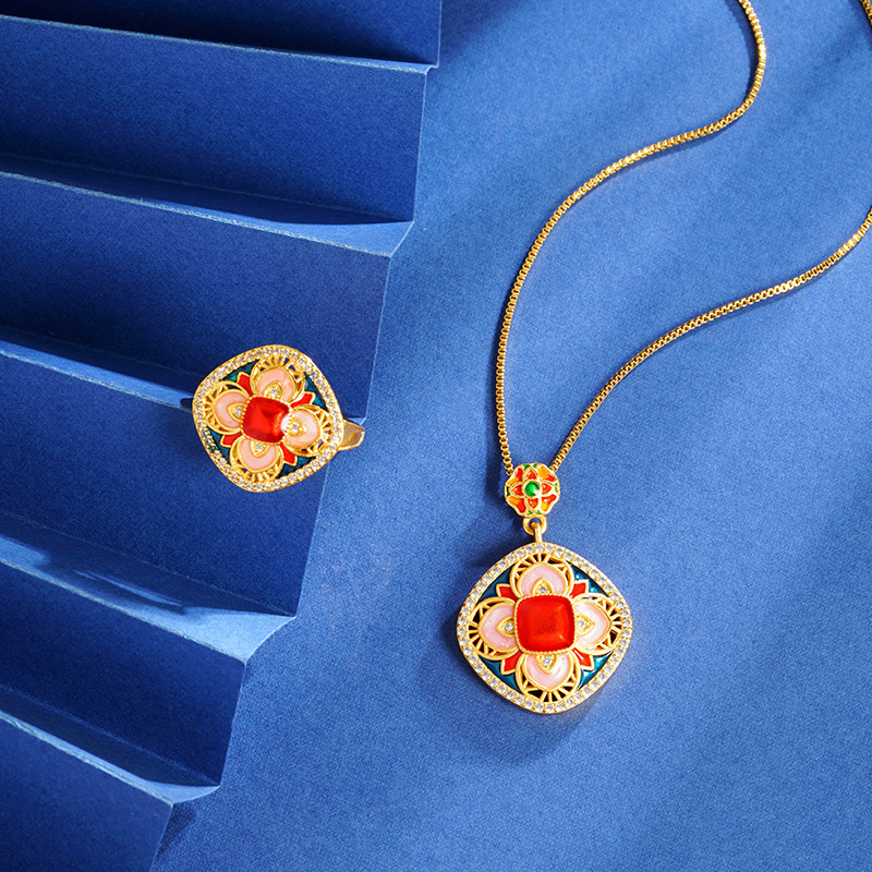 El collar de diamantes con incrustaciones de flores de cuatro hojas de alta calidad de oro de arena vietnamita no se desvanecerá durante mucho tiempo, exquisito anillo abierto, fuente de joyería al por mayor