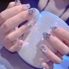 B688 White Lover Short Wearable Nails Fashionable Luxurious Temperament Sparkling Pearl Nail Art Finished Fake Nails