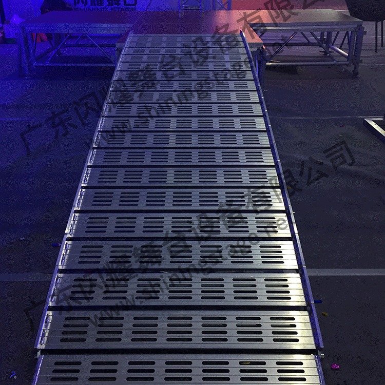 铝合金装车卸货神器，可折叠货梯，斜坡卷梯伸缩坡道