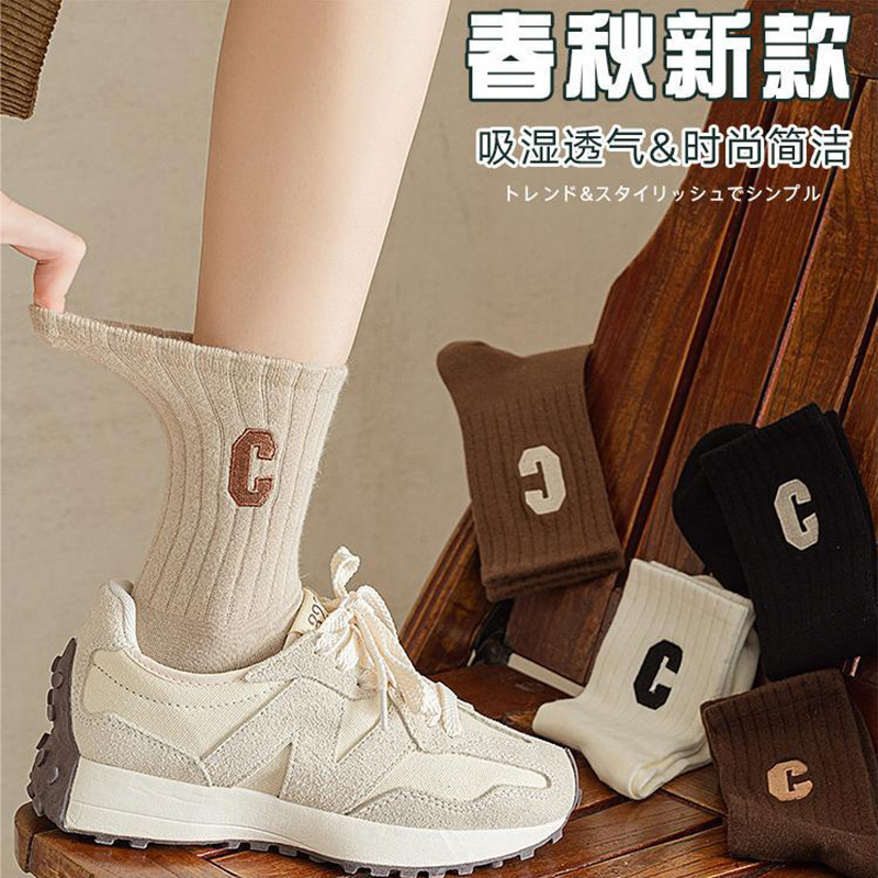 Calcetines de otoño y invierno de tendencia de calcetines de letra C de moda para mujeres, calcetines transpirables de moda para mujeres