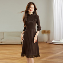 秋冬新款气质时尚针织连衣裙纯色高腰长袖蕾丝拼接A字打底毛衣裙