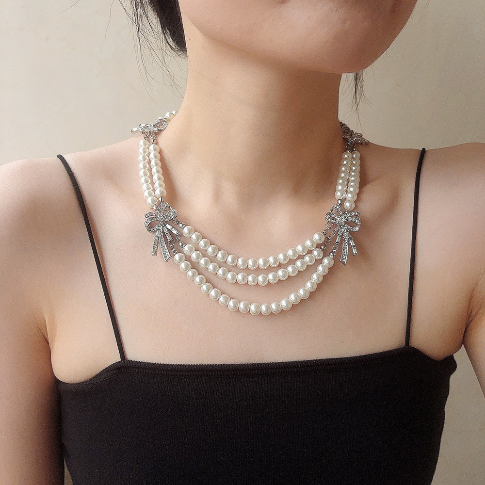 Collana multiriga stile francese con perle e fiocco in strass_voghion.com