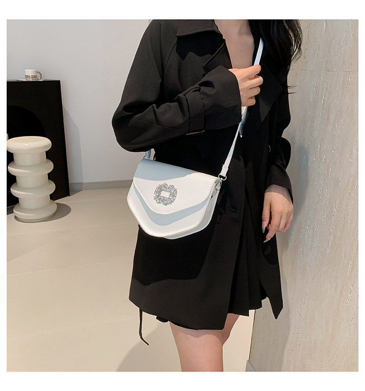 Borsa a tracolla singola con tracolla a triangolo alla moda alla moda 2024, nuova borsa da donna versatile con diamanti color caramella_voghion.com