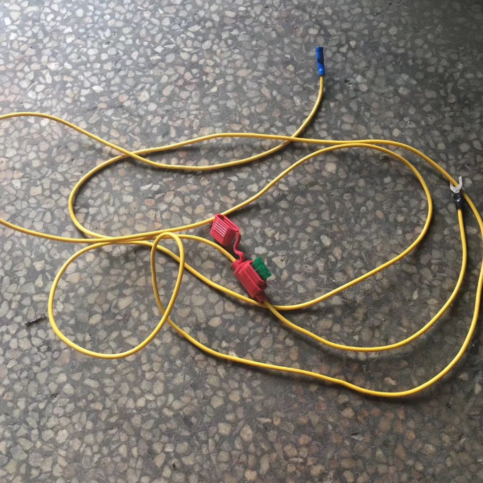 XHX001中14型插片保险丝防水座黄色线红色头保险丝盒座打端子