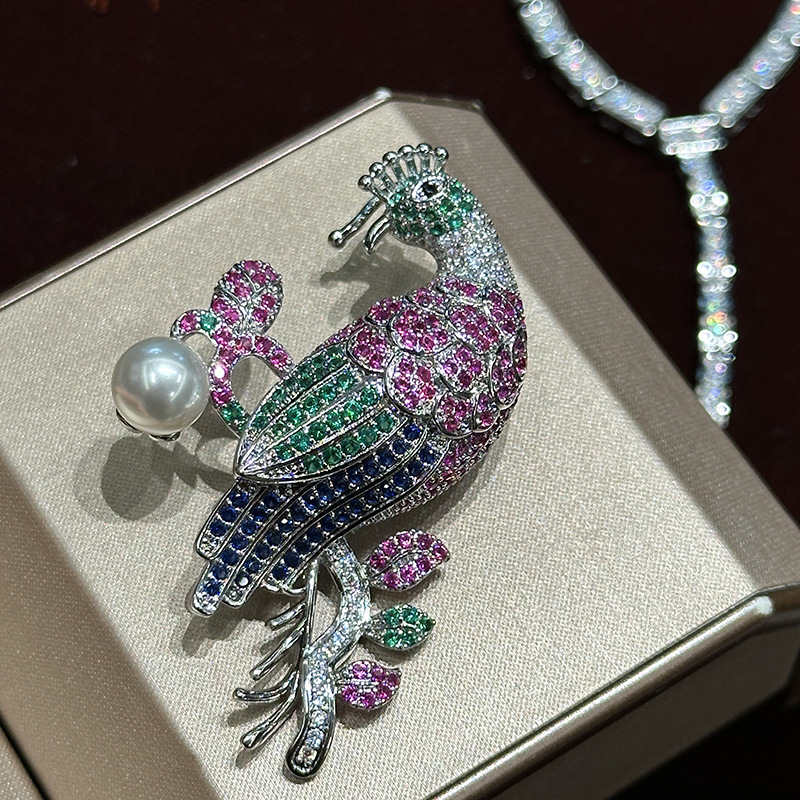 Élégante broche paon colorée avec incrustation de zircon_voghion.com