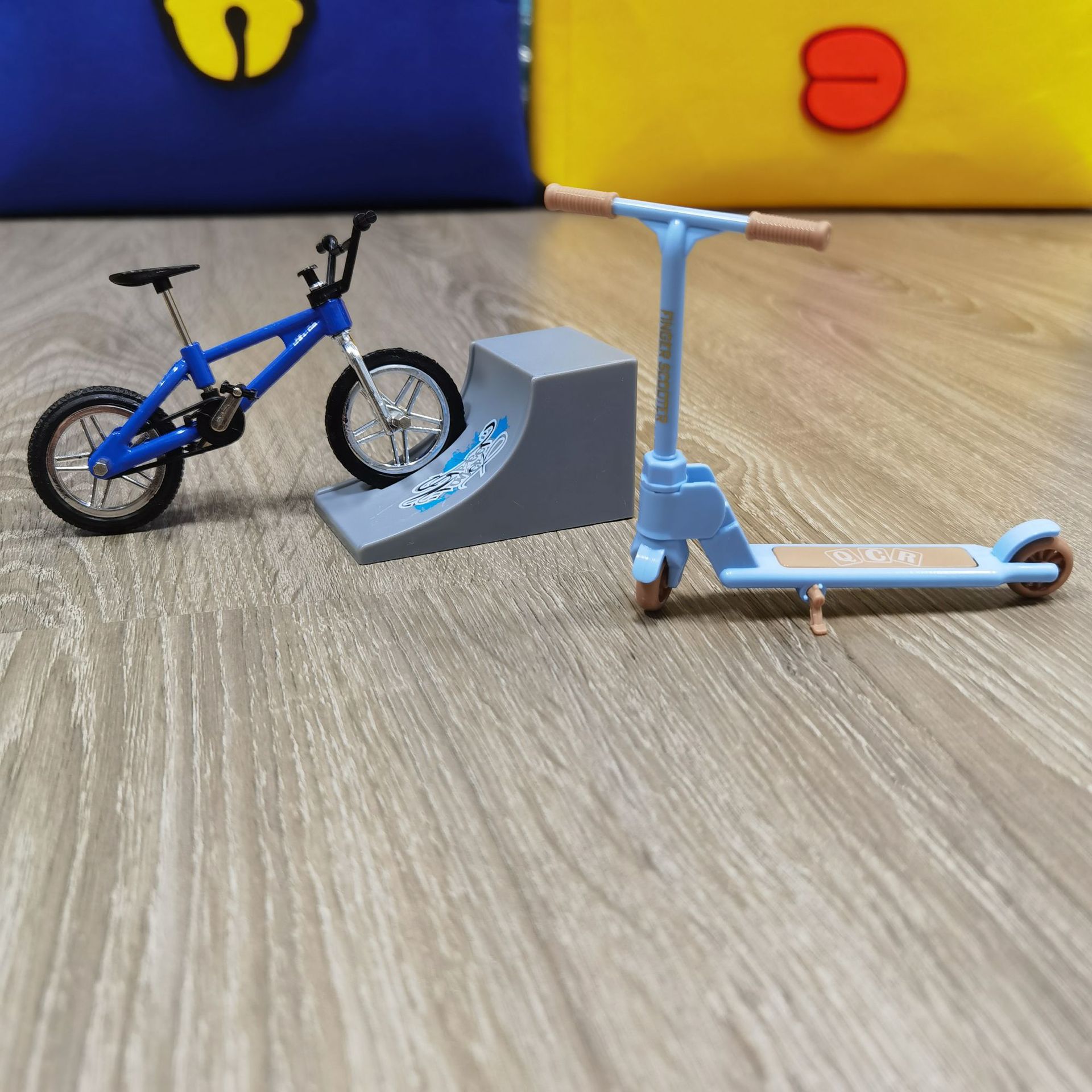 Juguete transfronterizo de simulación de aleación mini dedo modelo de bicicleta Dedo de juguete patineta bicicleta scooter traje