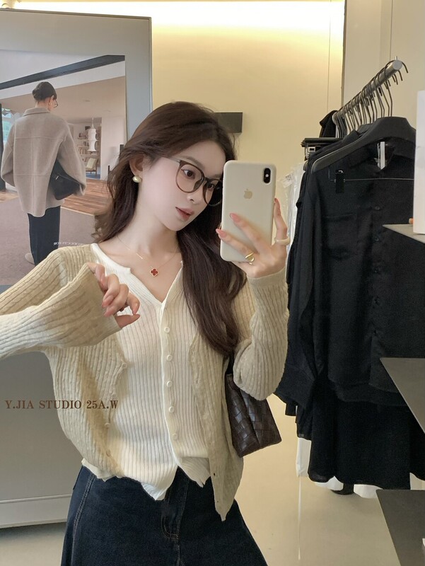 Y. JIA伊嘉秋季时尚设计感撞色拼接假两件百搭修身V领针织衫女391|undefined