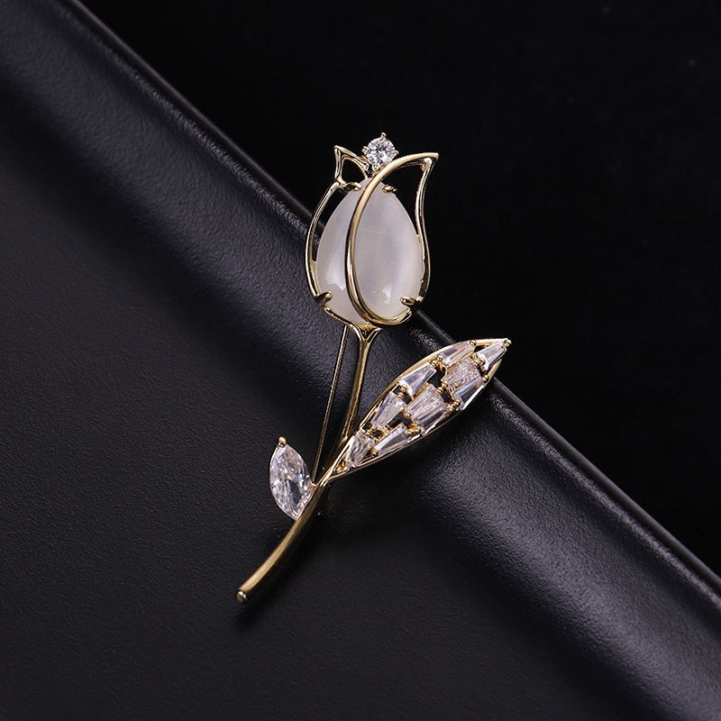elegant knitted suit lapel pin