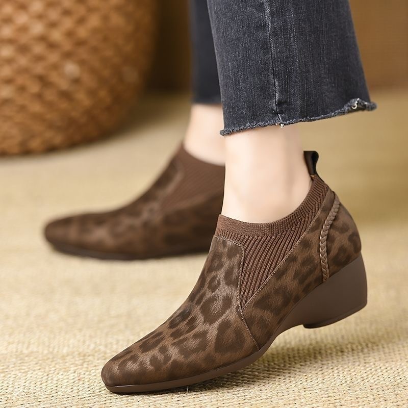 2026 primavera y verano retro tejido empalmado leopardo profundo zapatos de cabeza metálica damas zapatos de moda de talón grueso temperamento