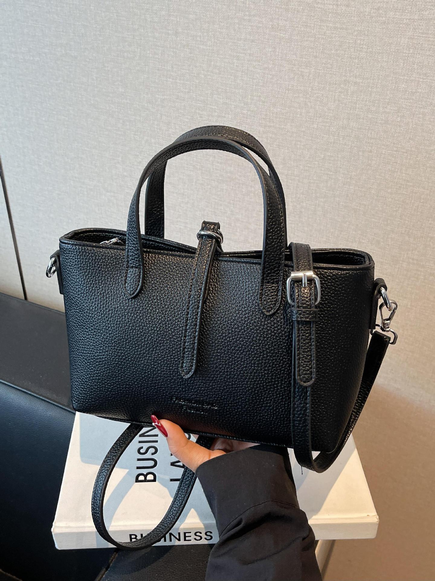 Bolso de mano simple de comercio exterior para mujer 2025 nuevo bolso de hombro de color sólido de todo fósforo bolso de mensajero de textura de moda popular