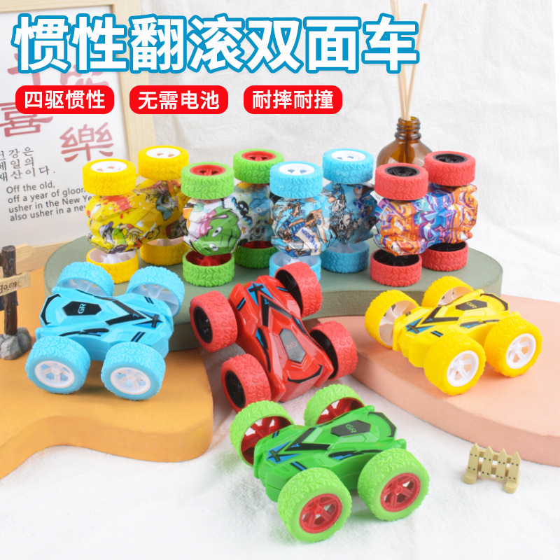 Coche de inercia de tracción en las cuatro ruedas para niños Vehículo todoterreno de doble cara Modelo de carreras de acrobacias resistente a caídas Juguete de regalo de niño puesto al por mayor