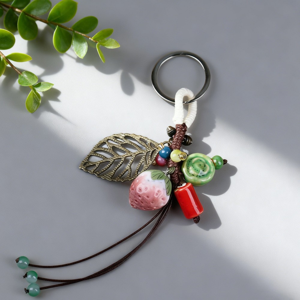 Jingdezhen cerámica hecha a mano colgante de cadena de teléfono móvil pareja llavero de dibujos animados frutas hojas de fresa colgar joyas