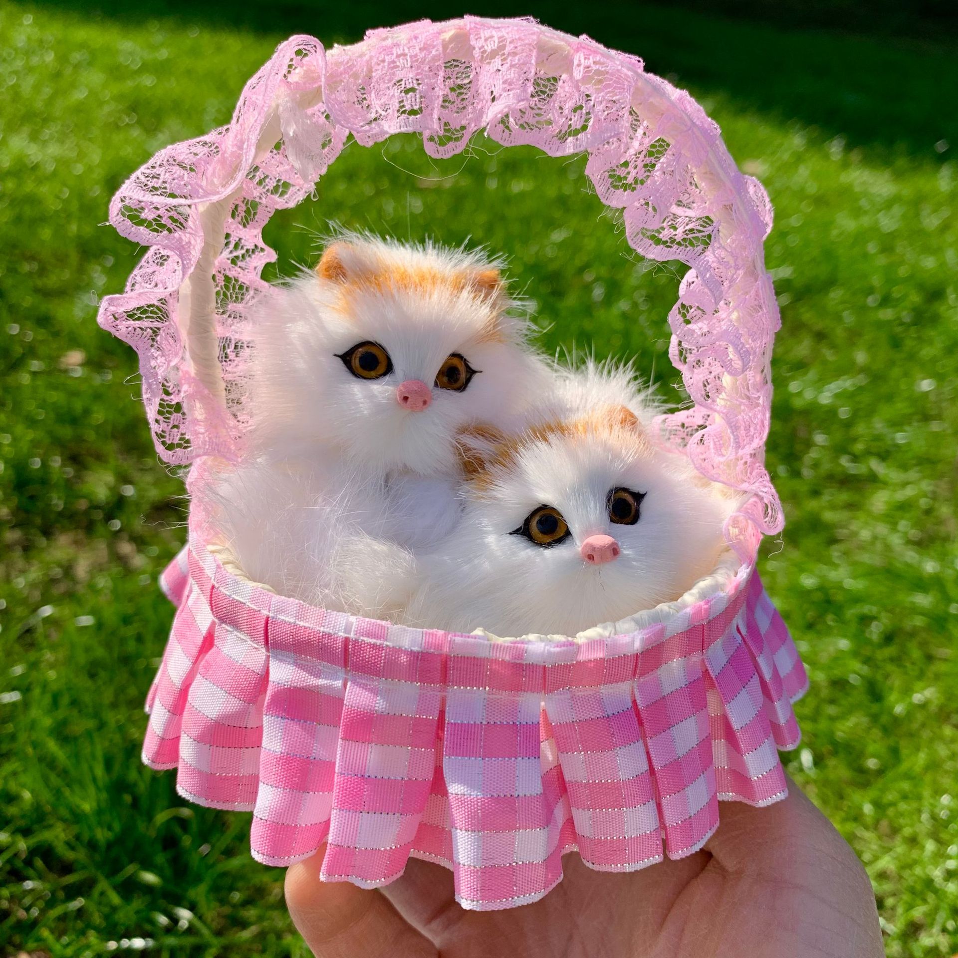 Panier rose à carreaux mère et enfant chat