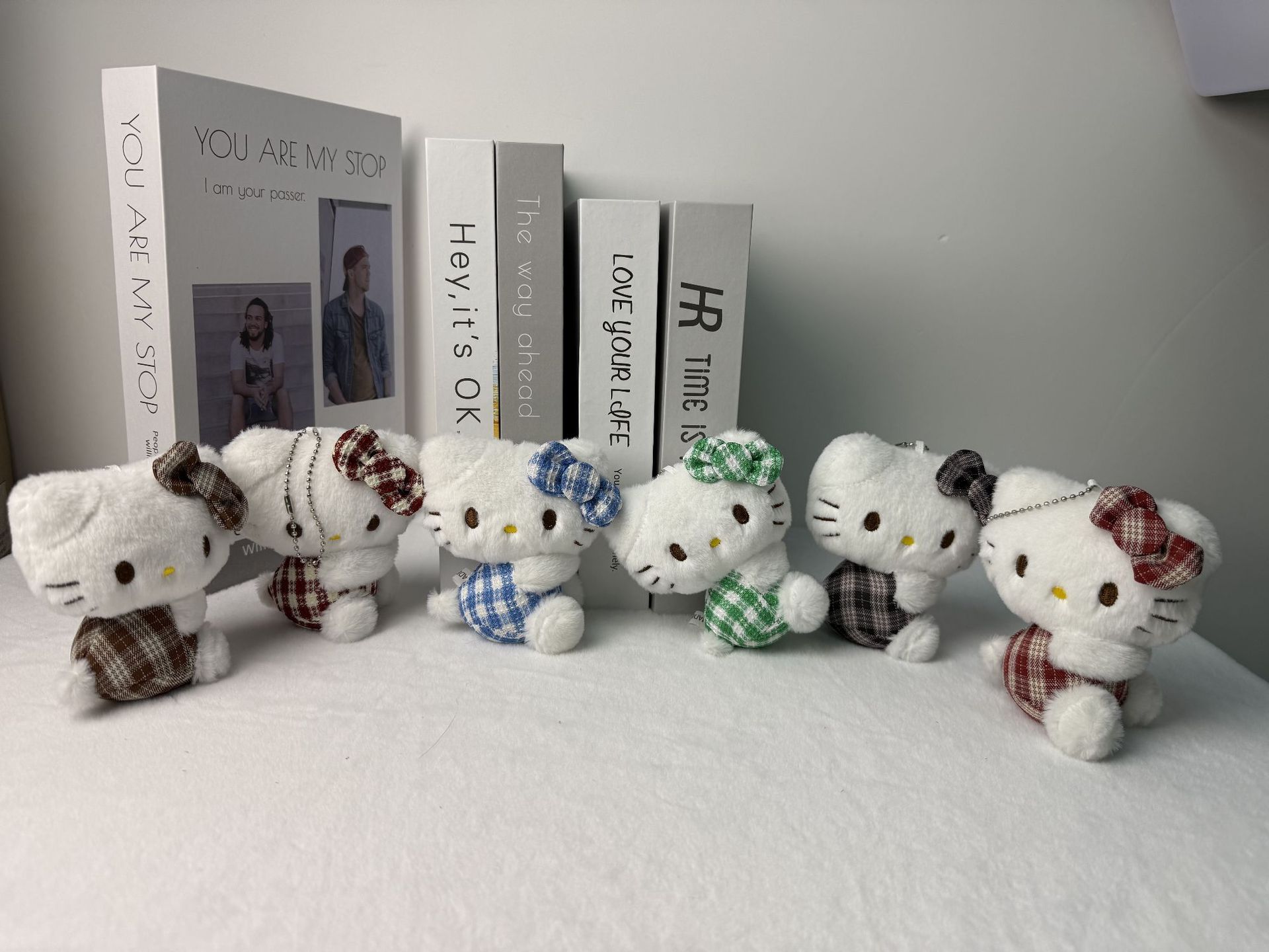 長腿hello kitty玩偶吊飾 毛呢格紋黑洋裝